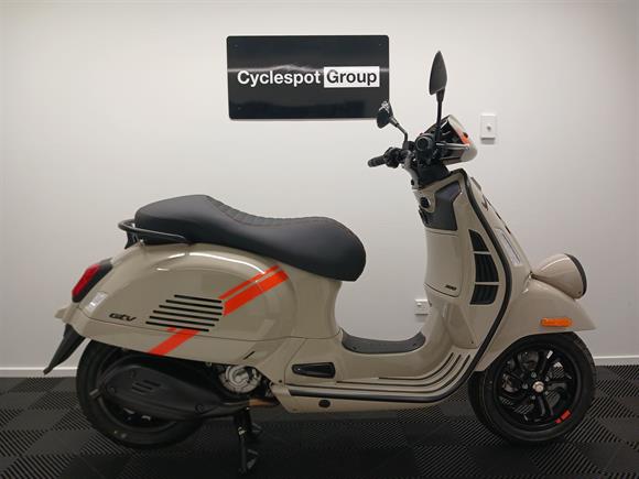 Vespa GTV 300 SAVE $1000 2024