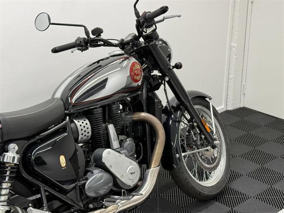 New BSA Gold Star MIDNIGHT BLACK