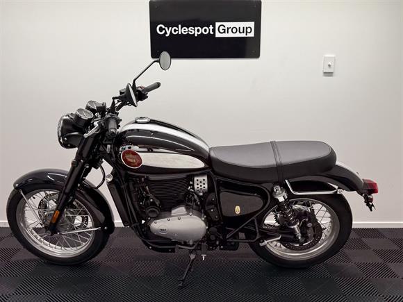 New BSA Gold Star MIDNIGHT BLACK