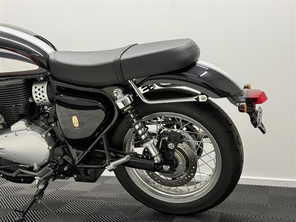 New BSA Gold Star MIDNIGHT BLACK
