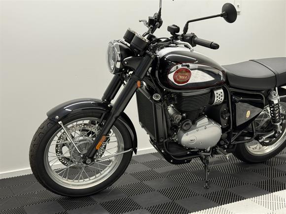 New BSA Gold Star MIDNIGHT BLACK
