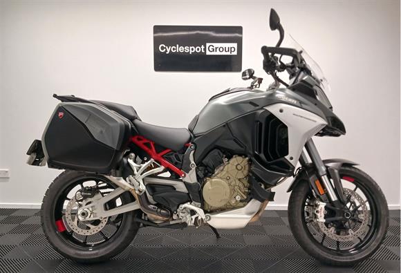 Ducati Multistrada V4S with Travel/ Radar & Sports Pack 2022