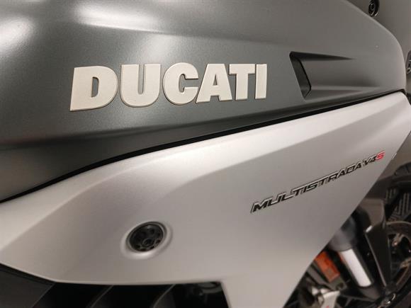 2022 Ducati Multistrada V4S with Travel/ Radar & Sports Pack