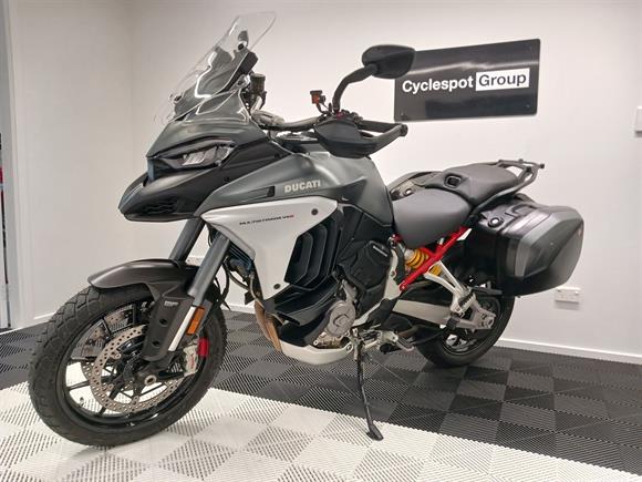 2022 Ducati Multistrada V4S with Travel/ Radar & Sports Pack