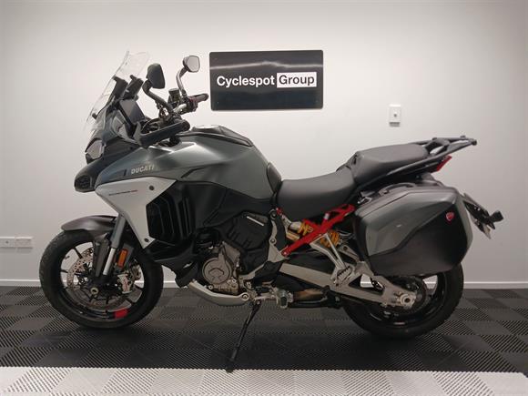 2022 Ducati Multistrada V4S with Travel/ Radar & Sports Pack