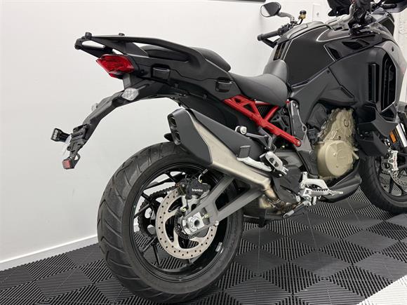 New Ducati Multistrada 2025 V4S - TRAVEL & RADAR