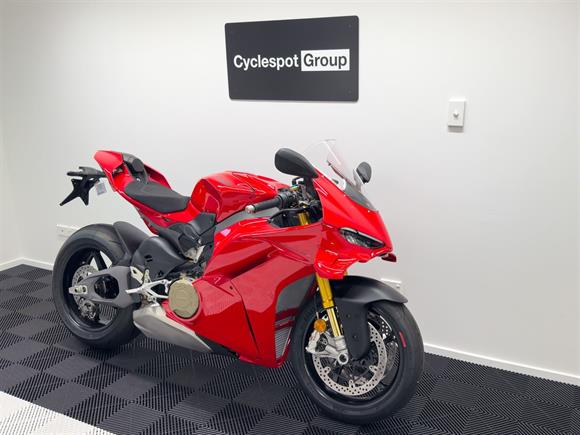 New Ducati Panigale V4S V4S - SAVE $3,500