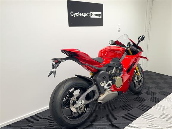 New Ducati Panigale V4S V4S - SAVE $3,500