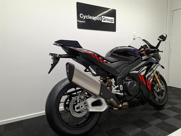New Aprilia RSV4 Factory - Shakedown Indigo