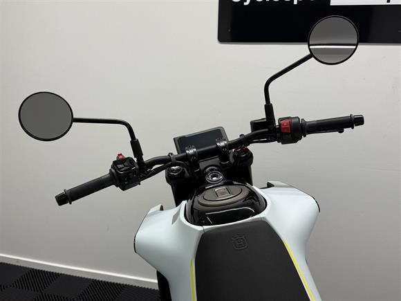 New Husqvarna VITPILEN 401 DEMO