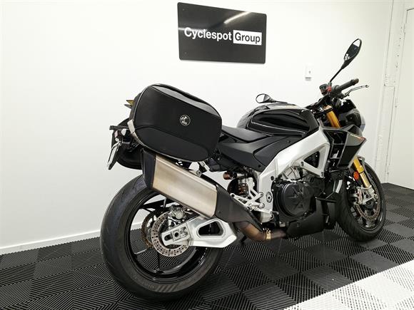 2022 Aprilia Tuono V4 Factory
