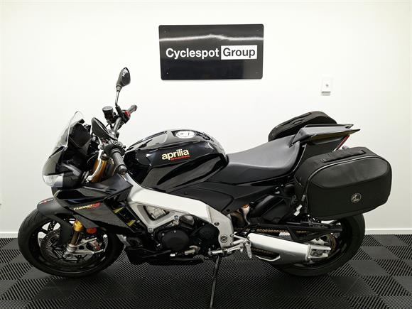 2022 Aprilia Tuono V4 Factory