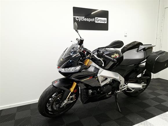 2022 Aprilia Tuono V4 Factory