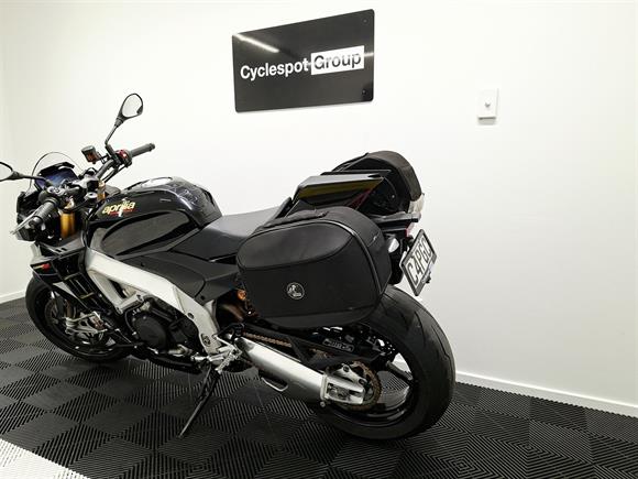 2022 Aprilia Tuono V4 Factory