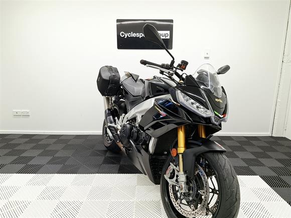 2022 Aprilia Tuono V4 Factory