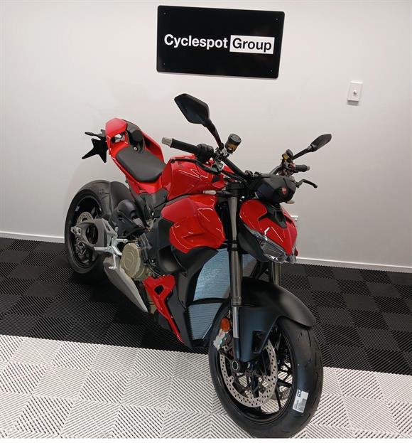 New Ducati Street Fighter V4 SAVE
