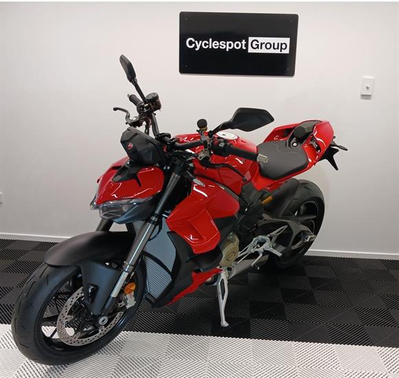 New Ducati Street Fighter V4 SAVE