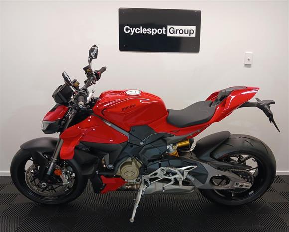 New Ducati Street Fighter V4 SAVE