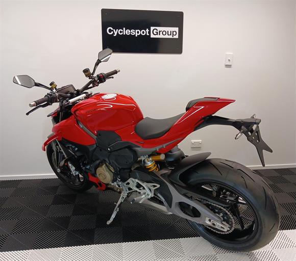 New Ducati Street Fighter V4 SAVE