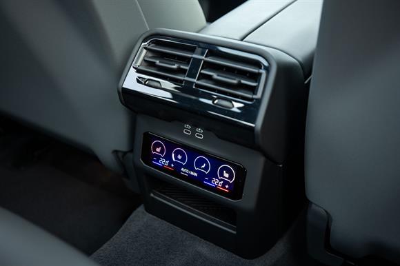 2026 BMW 5 series 550e Sedan