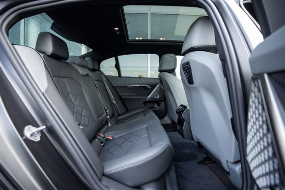 2026 BMW 5 series 550e Sedan