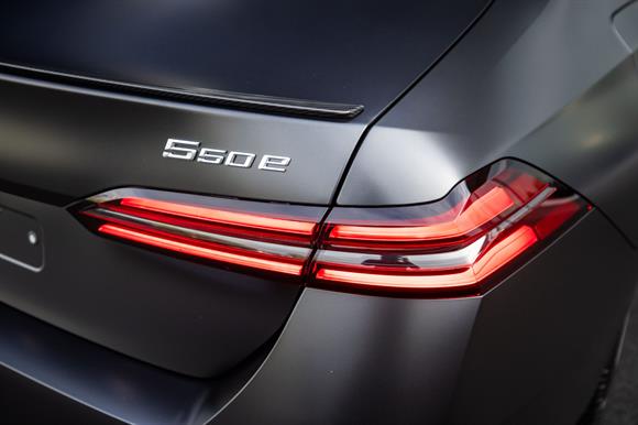 2026 BMW 5 series 550e Sedan