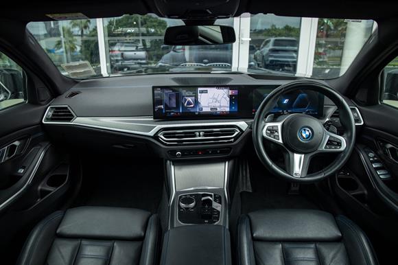 2023 BMW 330e Sedan
