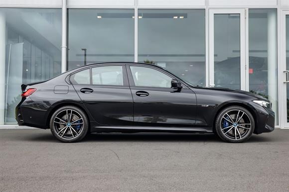 2023 BMW 330e Sedan