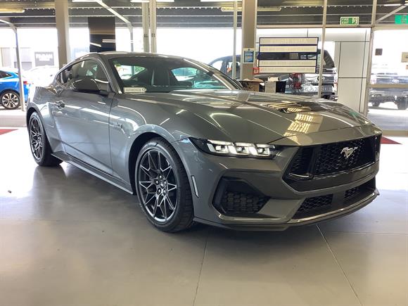 Ford Mustang 5.0L FASTBACK AT 2024