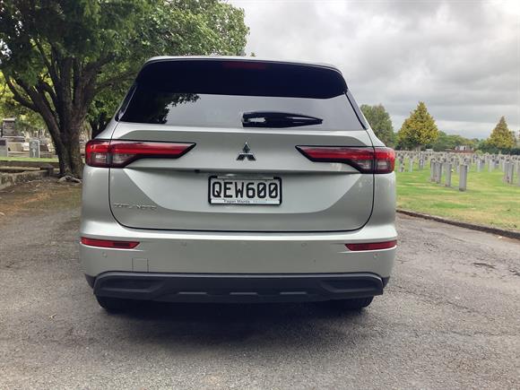 2023 Mitsubishi Outlander LS