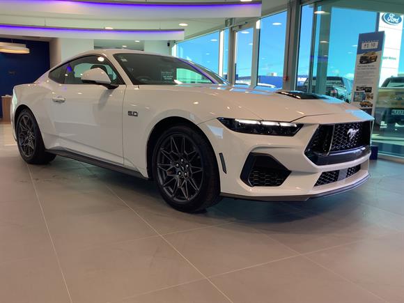 Ford Mustang GT FASTBACK V8 2025