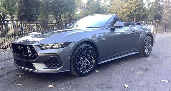 Ford Mustang 5.0L CONVERTIBLE AT 2025