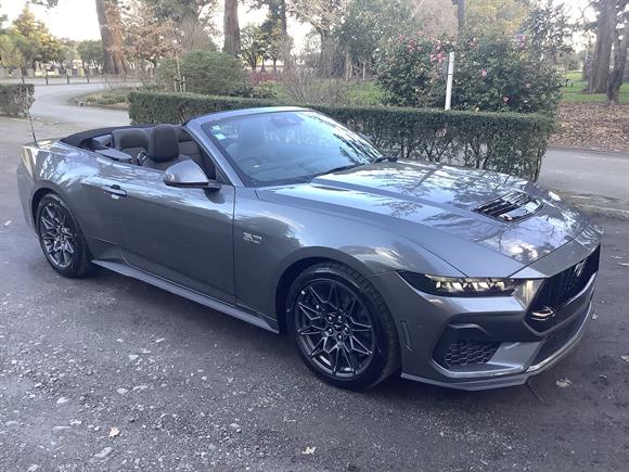 Ford Mustang 5.0L CONVERTIBLE AT 2025