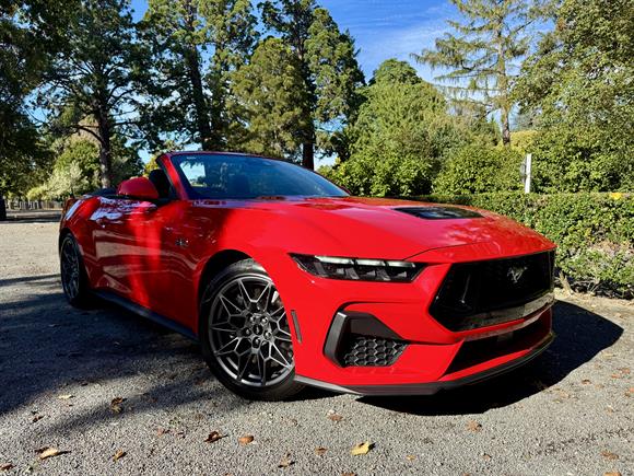 Ford Mustang 5.0L CONVERTIBLE AT 2026