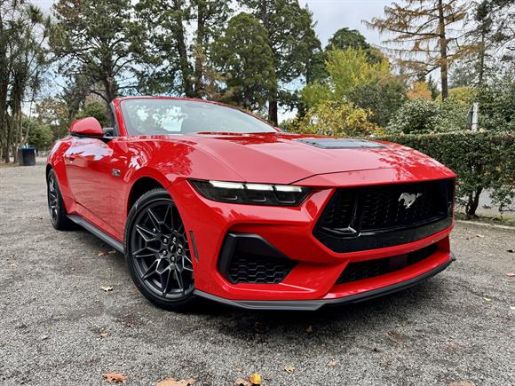 Ford Mustang 5.0L CONVERTIBLE AT 2026