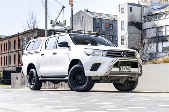 Toyota Hilux SR Double Cab 2.8L 4WD 2017