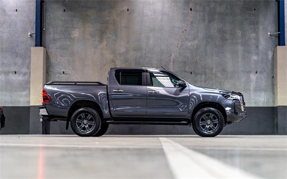 2021 Toyota Hilux SR5 TD DC 2.8L 4WD