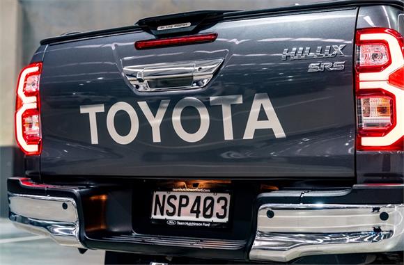 2021 Toyota Hilux SR5 TD DC 2.8L 4WD