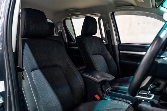 2021 Toyota Hilux SR5 TD DC 2.8L 4WD