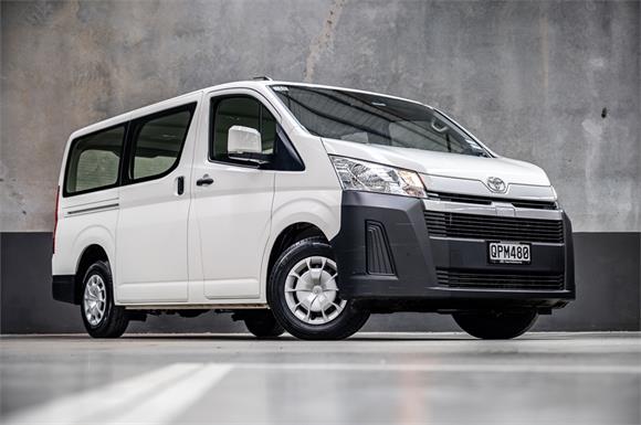 Toyota Hiace ZR Gvn 2.8 Diesel Turbo 2024