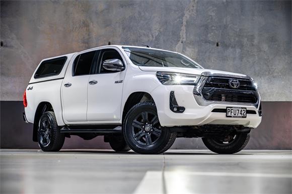 Toyota Hilux SR5 2.8D 4WD 2022