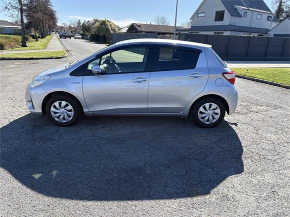 2017 Toyota Vitz 1.5 Hybrid F 5Dr Hatch CVT 2WD (NHP130-AHXNB-1)