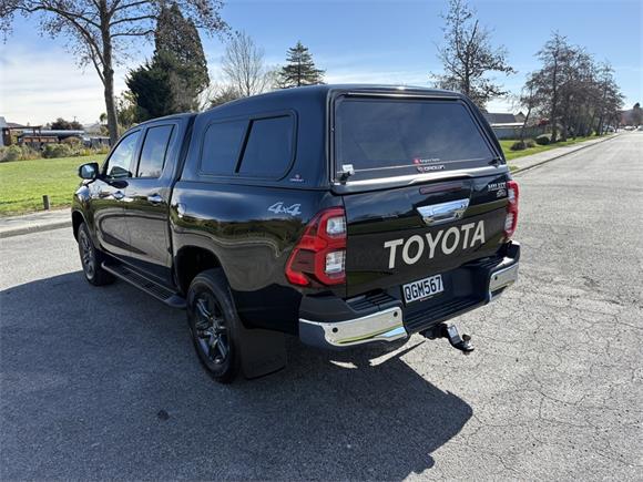 2023 Toyota Hilux SR5 2.8DT 6AT 4WD DCW/4D/5S