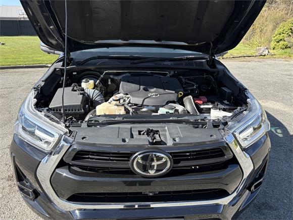2023 Toyota Hilux SR5 2.8DT 6AT 4WD DCW/4D/5S