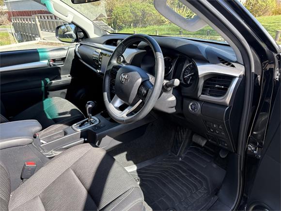 2023 Toyota Hilux SR5 2.8DT 6AT 4WD DCW/4D/5S