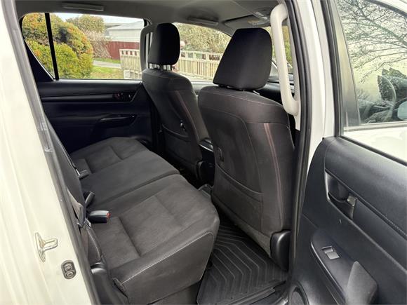 2022 Toyota Hilux SR 2.8DT 6AT 4WD DCC/4D/5S (JFDTC-NM1)