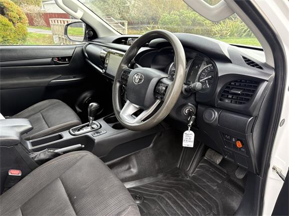 2022 Toyota Hilux SR 2.8DT 6AT 4WD DCC/4D/5S (JFDTC-NM1)