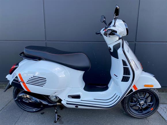 Vespa GTS 300 SUPER SPORT HPE 2023 - McIver & Veitch Motorcycles ...